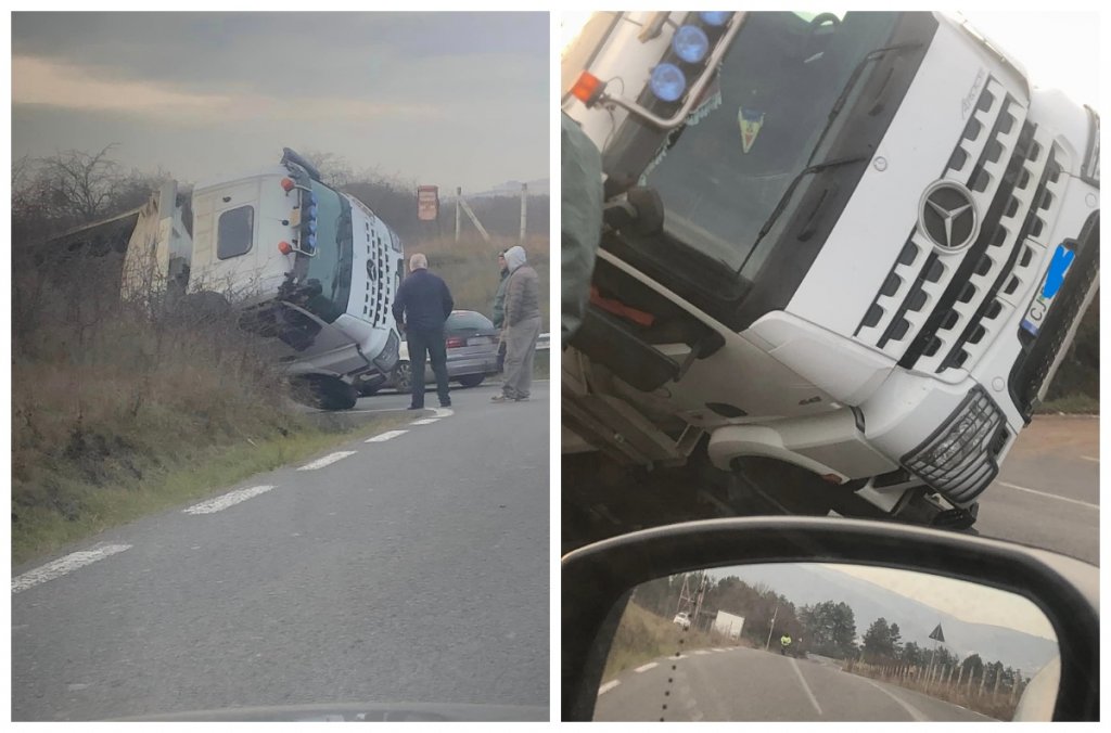 O basculantă s-a răsturnat în Cluj-Napoca. Trafic îngreunat