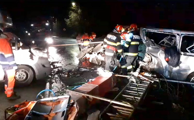 ACCIDENT grav în Cluj între un autocamion şi un microbuz / Victimă încarcerată cu multiple traumatisme