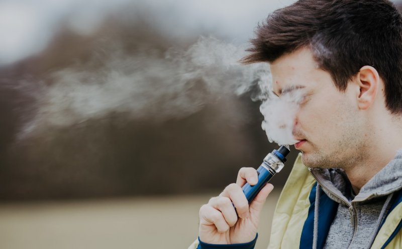 Vapatul afectează sănătatea vasculară şi nivelul de oxigen, chiar și în lipsa nicotinei - studiu