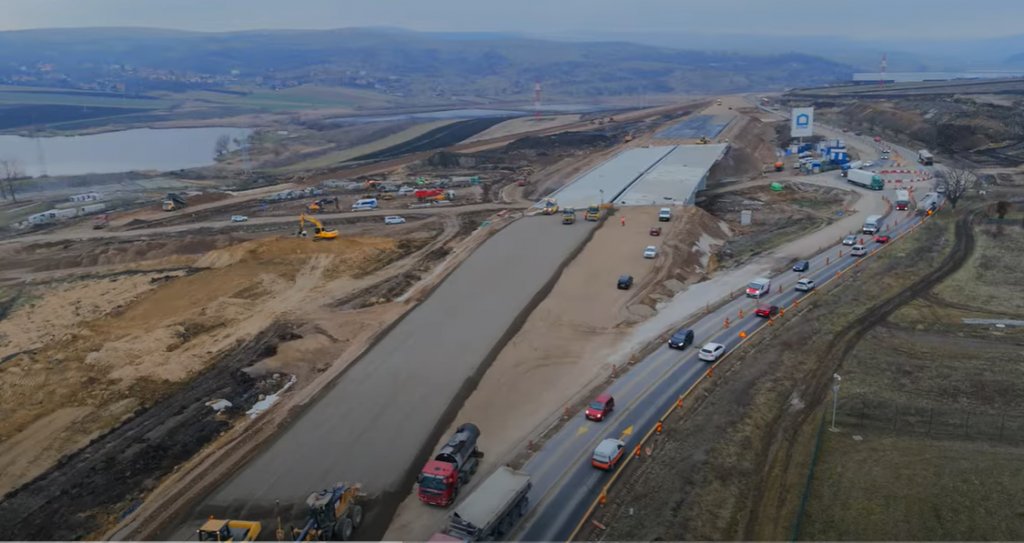 Noi imagini din DRONĂ de pe șantierul Drumului expres DN1 Tureni – A3. Lucrările au ajuns la 72%