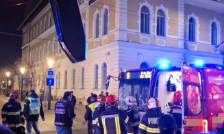 Accident cu autobuz în fața magazinului Central din Cluj-Napoca / Un bărbat este în stare foarte gravă