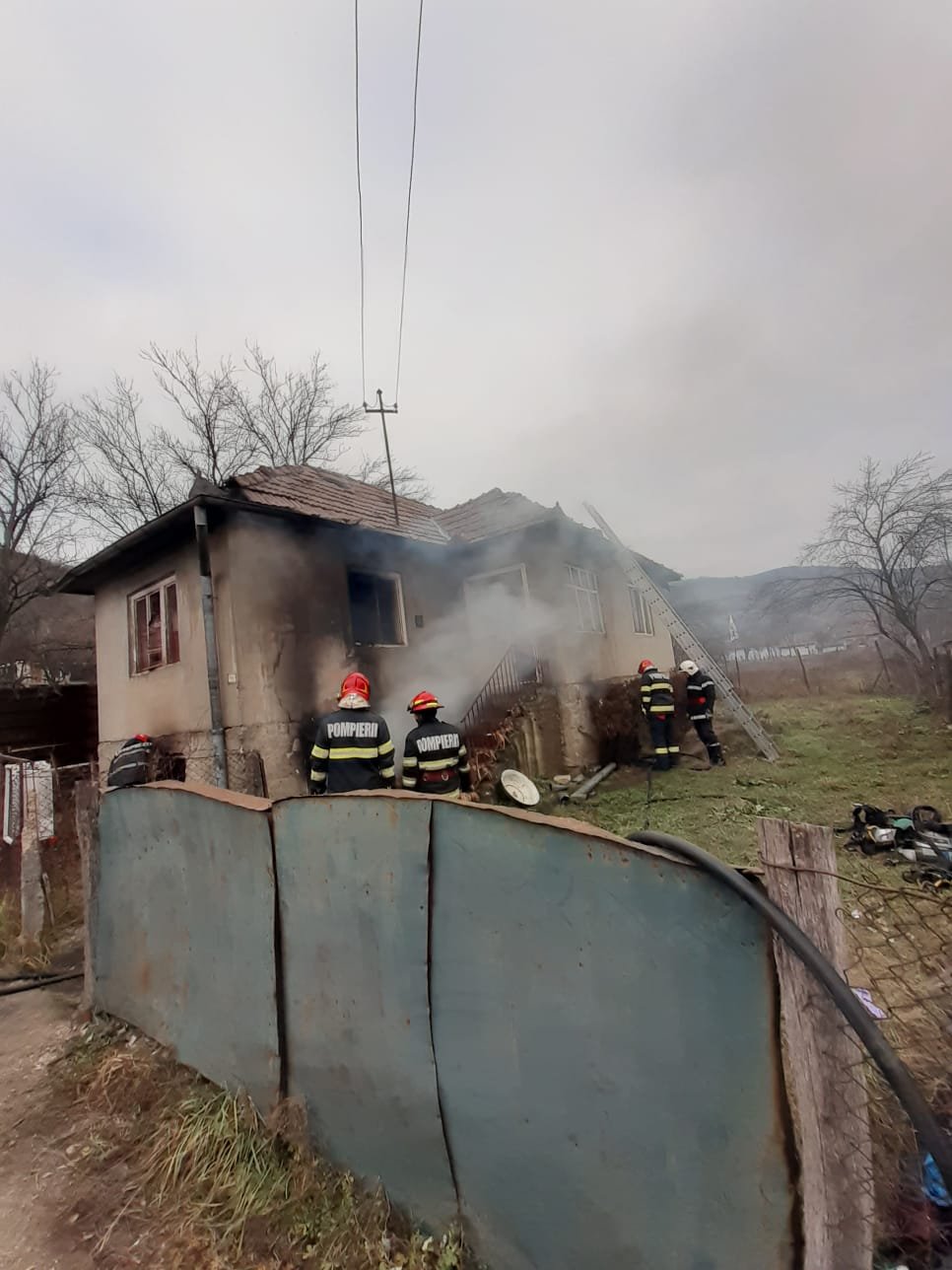 Incendiu într-o comună din Cluj: O casă a luat foc
