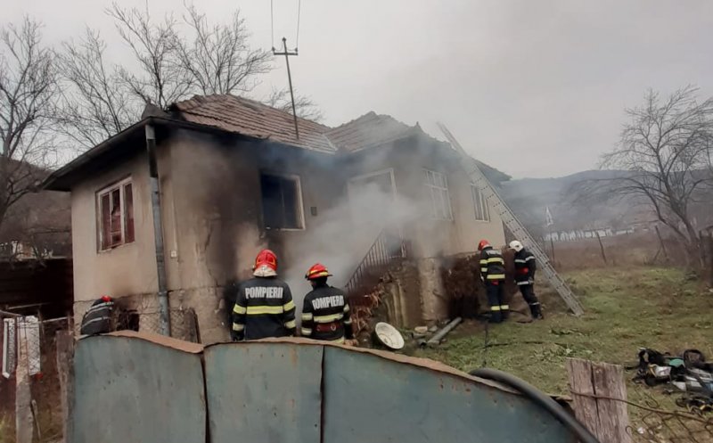 Incendiu într-o comună din Cluj: O casă a luat foc