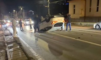 ACCIDENT sau CASCADORIE în Cluj: Mașină răsturnată, şofer băut