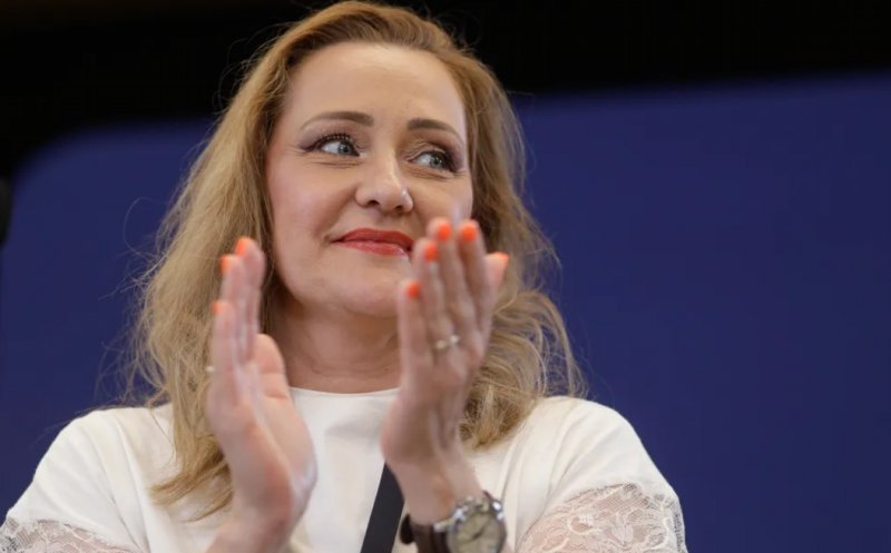 Elena Lasconi pune capăt speculațiilor LGBT: „Uitaţi-vă la mine! Eu sunt căsătorită cu un bărbat”