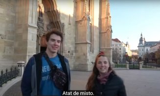 Un cuplu de vloggeri de călătorii din SUA, în vizită la Cluj-Napoca. Ce spun despre kurtos, cozonac, papanași sau sarmale