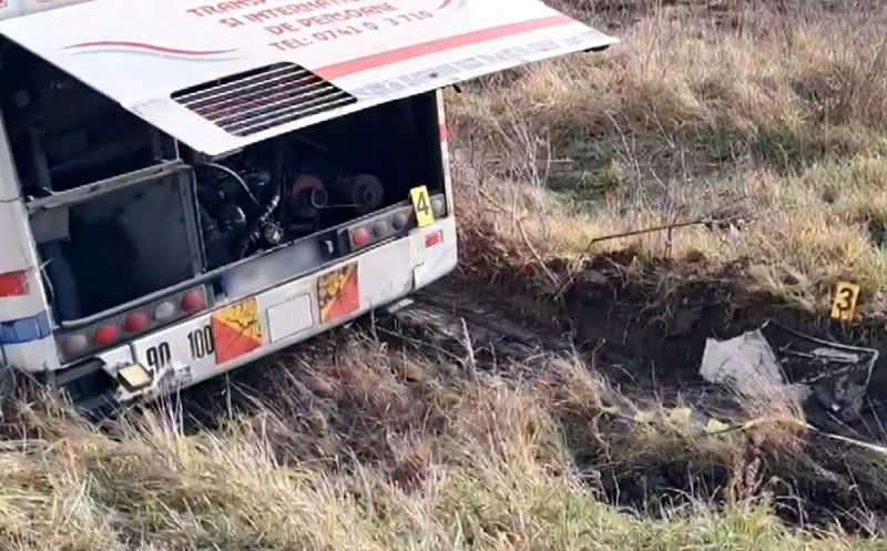 Șoferul unui autocar cu 25 de călători A MURIT LA VOLAN / 5 răniți în urma accidentului