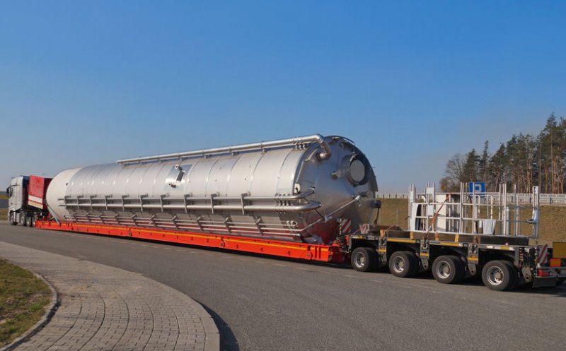 Atenție, șoferi! 7 transporturi agabaritice vor trece prin Cluj-Napoca, aducând echipamente pentru eoliene