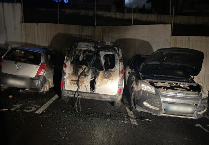 Incendiu suspect în Florești! Trei mașini au fost distruse de flăcări în noaptea de vineri spre sâmbătă
