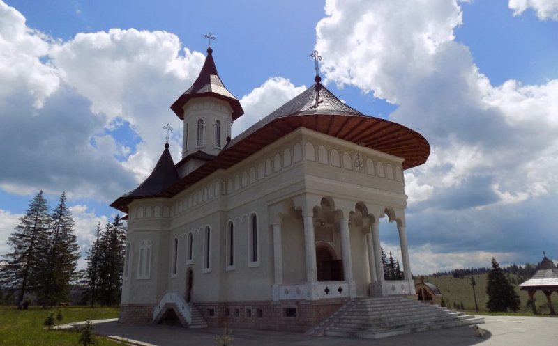 Furt la Mănăstirea Râșca Transilvană din Cluj. Hoții au luat mai multe obiecte prețioase