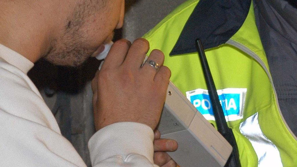 Beat criță la volan, un tânăr din Cluj a fost oprit de polițiști. Ce alcoolemie avea