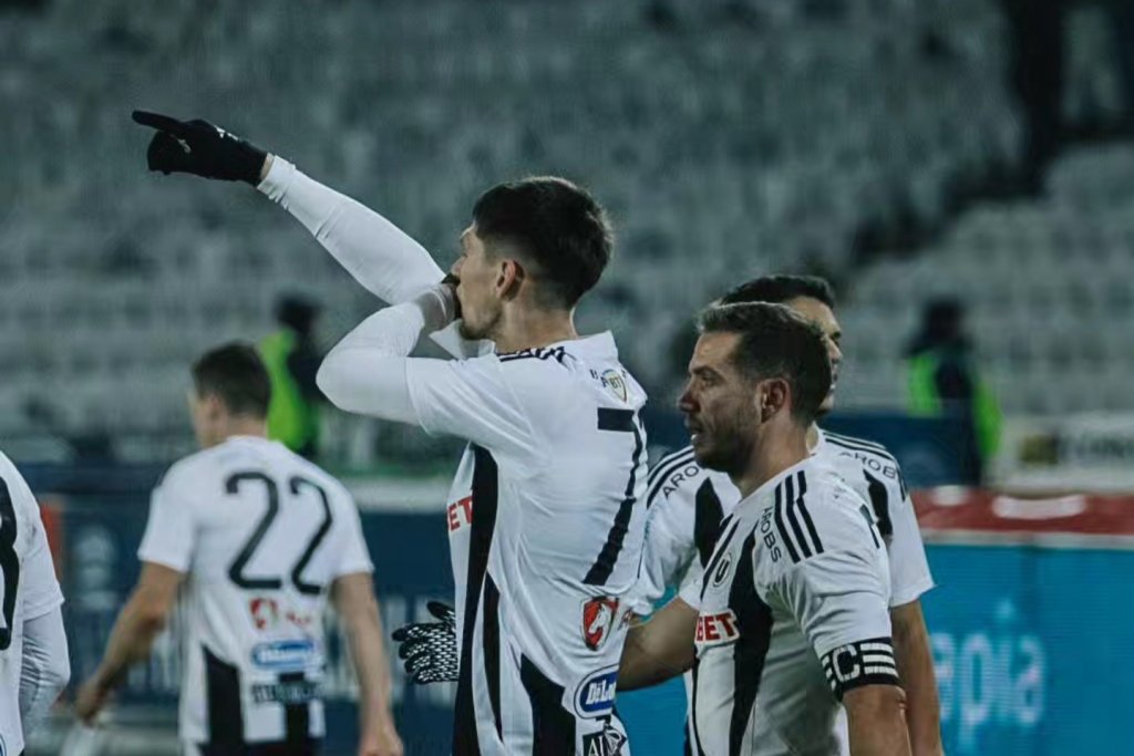 "U" Cluj poate profita de pe urma unui transfer al lui Blănuță. Clauza specială din contractul cu FC U Craiova