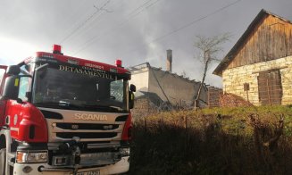Dramă în prag de sărbători: O familie din Cluj a rămas fără casă după un incendiu violent. Un bărbat a suferit arsuri