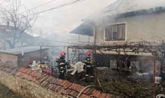 Dramă în prag de sărbători: O familie din Cluj a rămas fără casă după un incendiu violent. Un bărbat a suferit arsuri