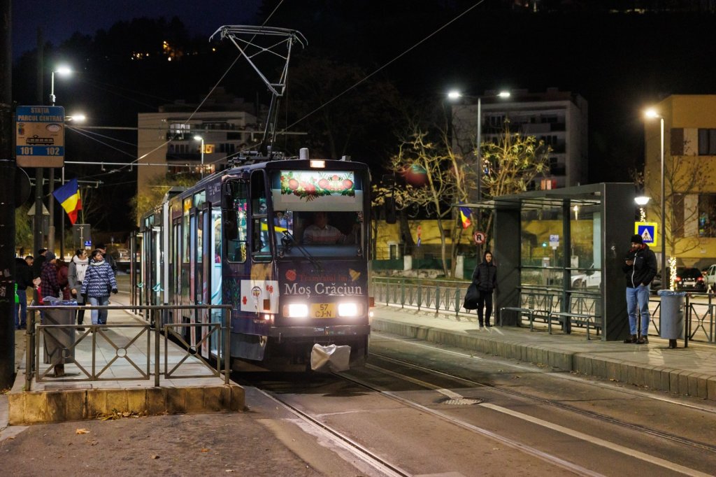 Tramvaiul lui Moș Crăciun revine la Cluj-Napoca! Călătoriile sunt gratuite, iar Moșul îi așteaptă pe copii cu daruri
