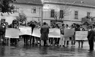 Imagine din vechiul Cluj: Proteste în centrul Clujului, după Revoluția din 1989