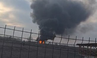 O cisternă cu GPL a luat foc în urma unui accident rutier / Pompierii au inervenit cu roboți pentru a nu risca o tragedie ca cea de la Crevedia