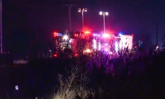 O cisternă cu GPL a luat foc în urma unui accident rutier / Pompierii au inervenit cu roboți pentru a nu risca o tragedie ca cea de la Crevedia