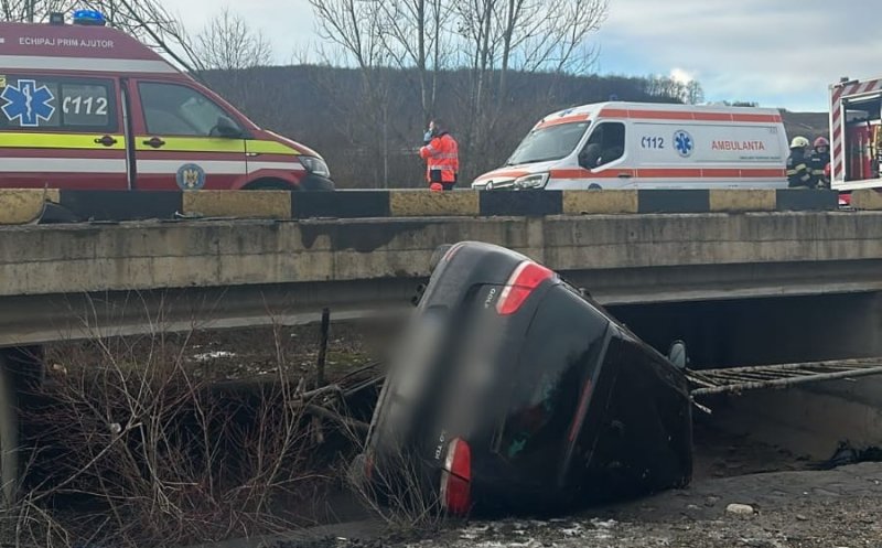 Cum s-a produs accidentul din Mera, unde s-a răsturnat o mașină. Un bărbat a fost dus cu elicopterul la spital