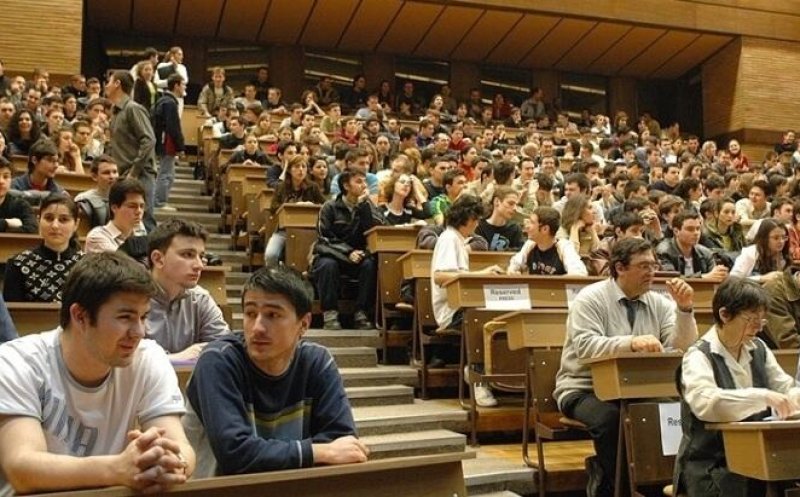 Organizațiile studențești critică posibilă micșorare a reducerii la transport și înghețarea burselor: „Aceste măsuri sunt inacceptabile”