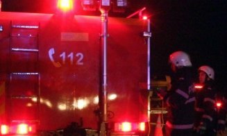 Incendiu într-o comună din Cluj. Pompierii au intervenit cu două autospeciale