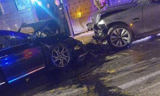 Accident grav între trei mașini, în Cluj-Napoca: Un minor de 16 ani primește îngrijiri medicale. Trafic blocat