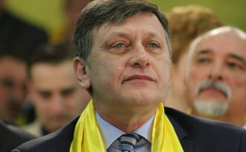 Crin Antonescu îşi suspendă candidatura la prezidenţiale. „Dacă dânşii vor sa fiu din nou candidat, să mă caute”