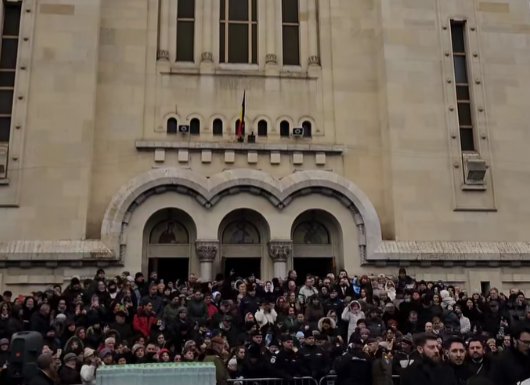 Ziua în care se sfințesc apele! Mii de oameni la Catedrala Mitropolitană din Cluj, la slujba de Bobotează