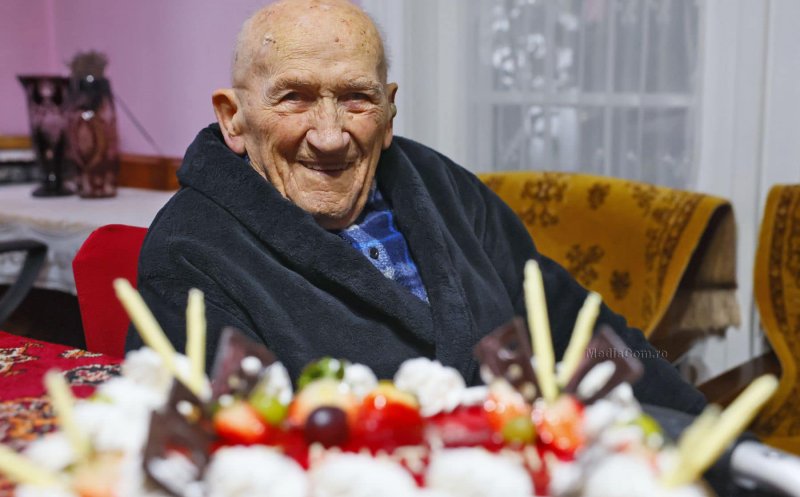 Un veteran de război din Turda, sărbătorit la împlinirea vârstei de 103 ani: "Ne reamintește valoarea devotamentului față de țară"
