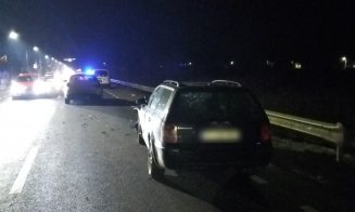 Accident cu trei mașini pe un drum din Cluj. O tânără de 20 de ani, transportată la spital