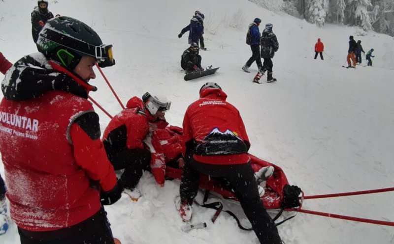 Cum să reacționezi corect când ești martor la un accident pe pârtie. Recomandările Salvamont