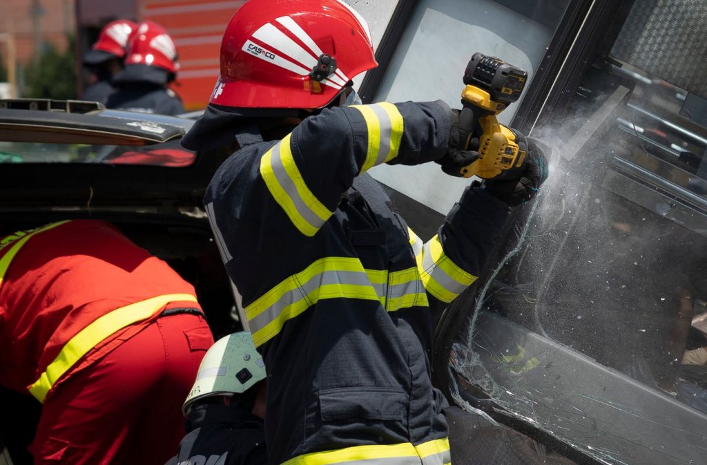 Eroi în acțiune: Pompierii clujeni au intervenit în peste 600 de misiuni în minivacanța de iarnă