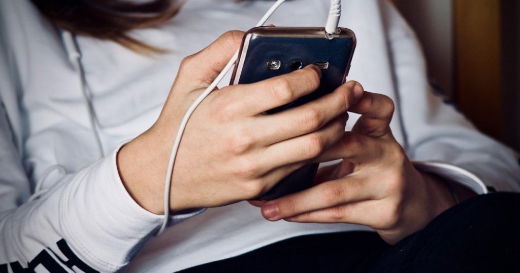 Campanie derulată de INSP: "Dependența de ecrane, noua provocare a erei digitale, cum o gestionăm?" / Cum îi afectează pe copii și adolescenți