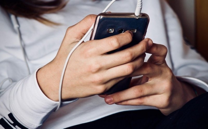 Campanie derulată de INSP: "Dependența de ecrane, noua provocare a erei digitale, cum o gestionăm?" / Cum îi afectează pe copii și adolescenți