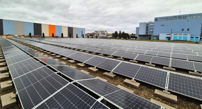 Proiect ambițios în energie regenerabilă, finalizat de Terapia: Stația solară instalată pe platforma fabricii din Cluj devine operațională