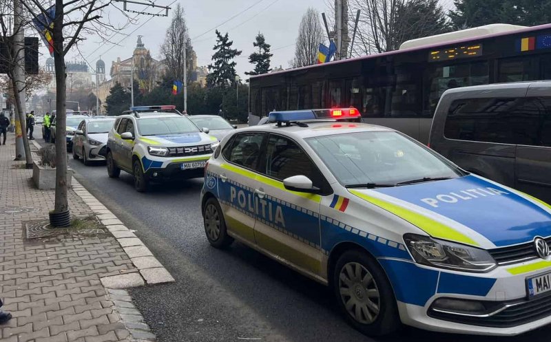 Șapte echipaje de poliție pe urmele unei femei care a furat mașina unui livrator și l-a amenințat cu cuțitul, în Cluj-Napoca