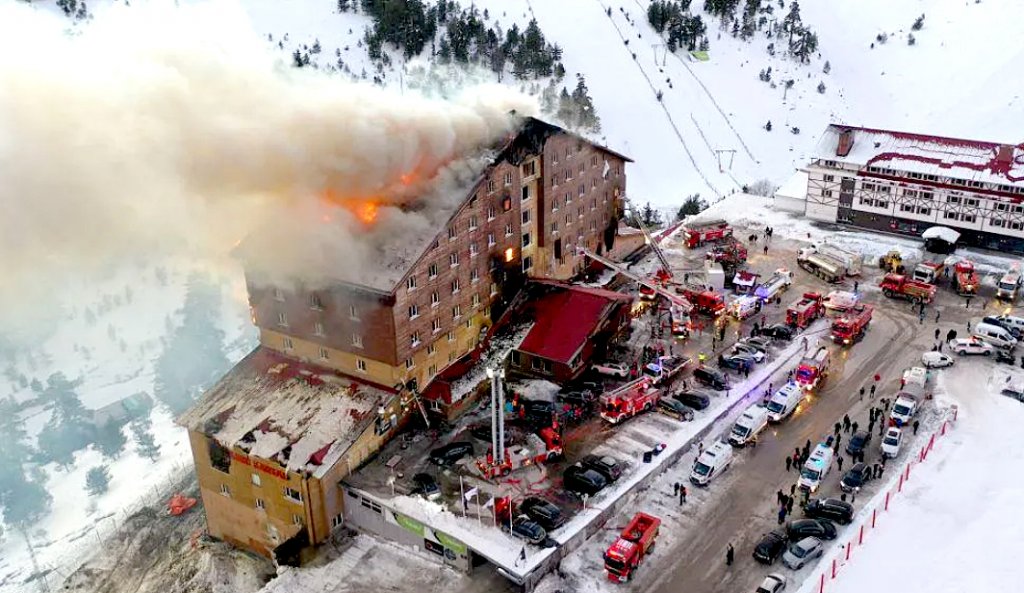 Cel puțin 76 de morți, într-un INCENDIU care a mistuit un hotel dintr-o stațiune de schi
