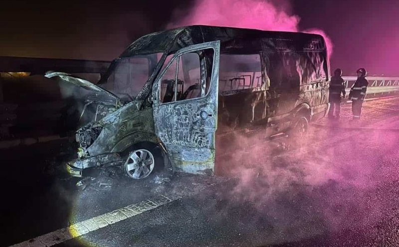 Incendiu pe autostradă între Câmpia Turzii și Turda. O autoutilitară s-a făcut scrum