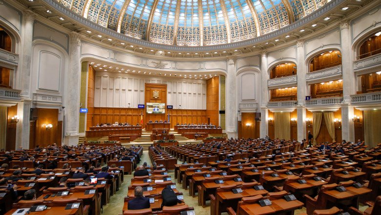 Liceenii și studenții se pot înscrie la „Parlamentul Tinerilor”. Timp de trei zile vor propune și vor dezbate proiecte de lege