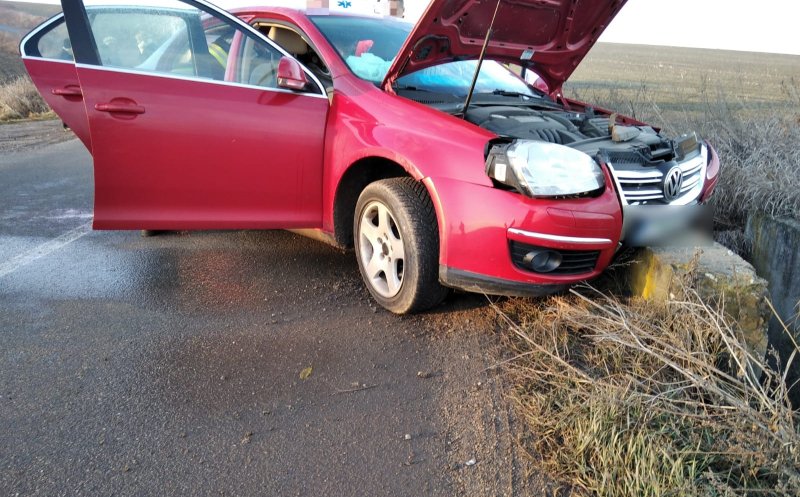 ACCIDENT în judeţul Cluj cu 3 victime / Au intrat cu maşina într-un cap de pod