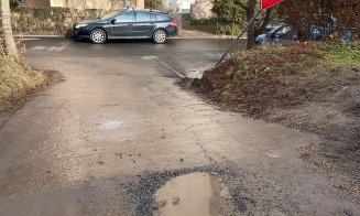 "Referitor la gropile din Mănăștur, noi adunăm bani și cumpărăm pietriș pentru a putea circula...”