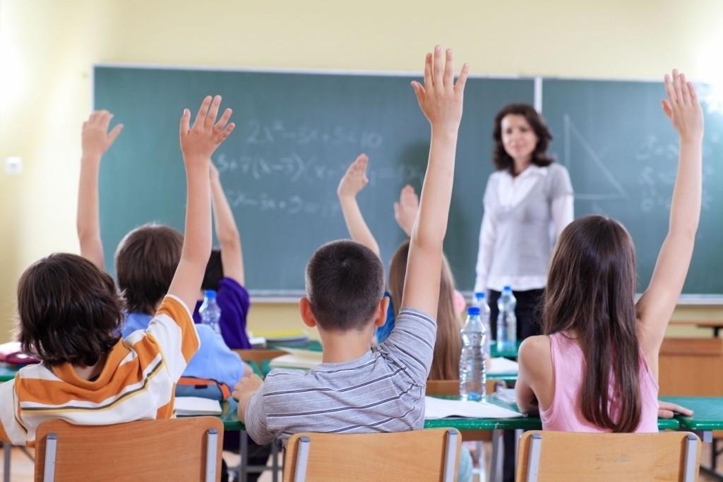 Schimbare majoră. Ministerul Educaţiei transferă către şcoli şi elevi decizia privind numărul de ore pentru fiecare materie