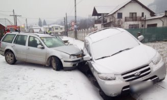 Accident pe un drum din județul Cluj. Șase tineri, printre care și minori, au avut nevoie de îngrijiri medicale