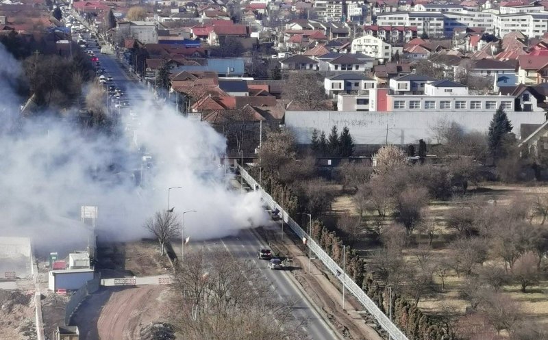 Mașină învăluită în fum pe drumul spre Florești