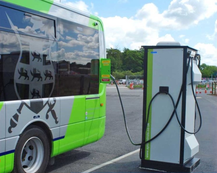Noi stații de reîncărcare pentru mașini electrice, în două comune din Cluj. Investiție de 2,5 mil. lei