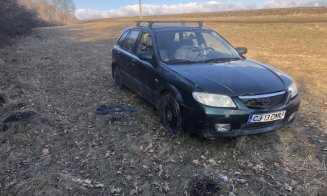 Maşină ABANDONATĂ de un an lângă pădurea Lombului din Cluj / "Poate cineva o caută..."