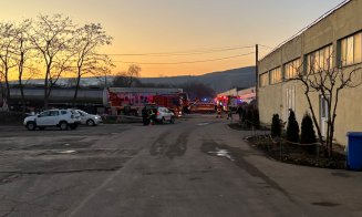 Incendiu la o fabrică din Cluj: Pompierii intervin cu cinci autospeciale