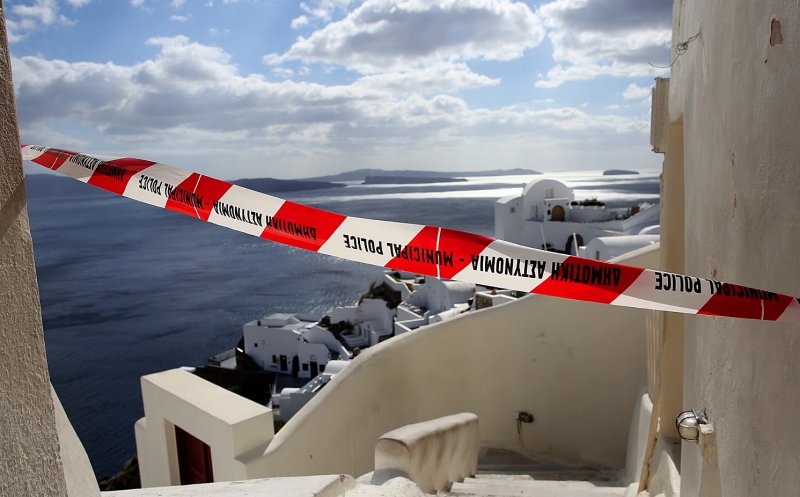 Stare de urgență în Santorini / Peste 6000 de cutremure, înregistrate în zona maritimă / Populația părăsește insula