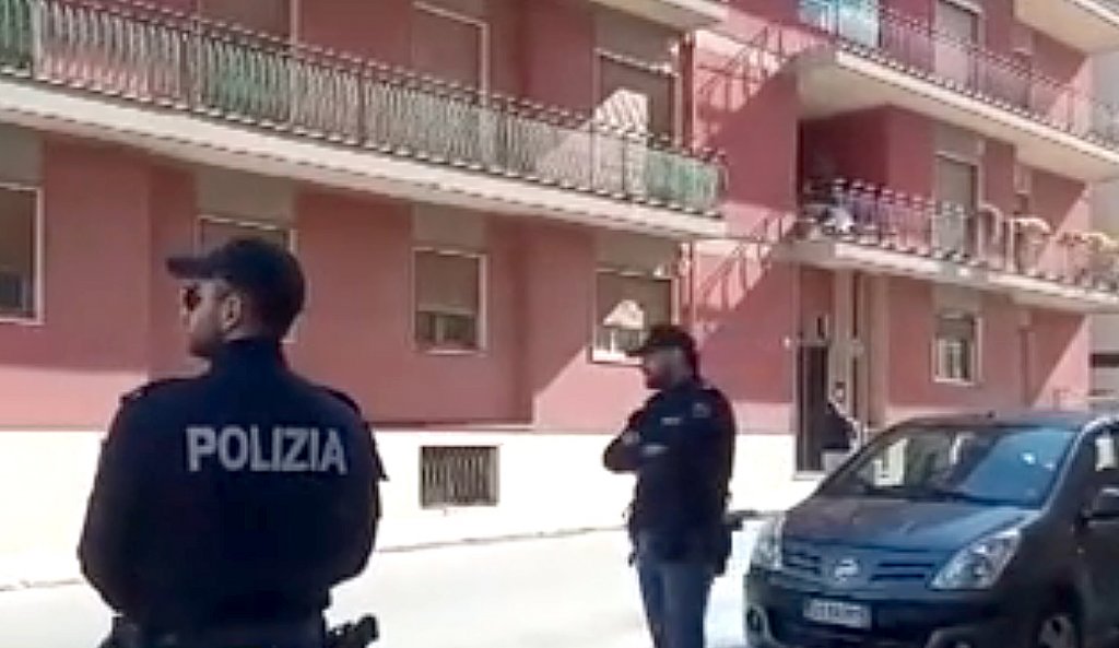 Descoperire terifiantă: Cadavrul unei femei a fost ținut 2 ani în casă de fiul ei