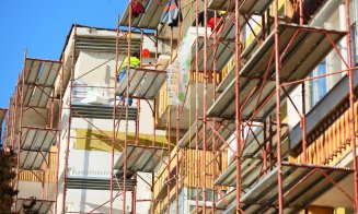 Reabilitarea energetică a blocurilor din Turda continuă. În ce zonă au loc lucrări